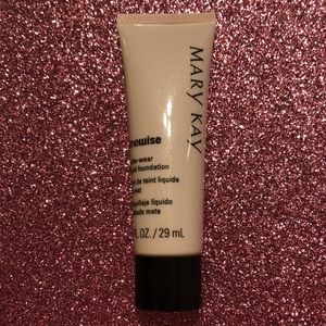 Timewise matte-wear foundation Beige 5 Mary Kay